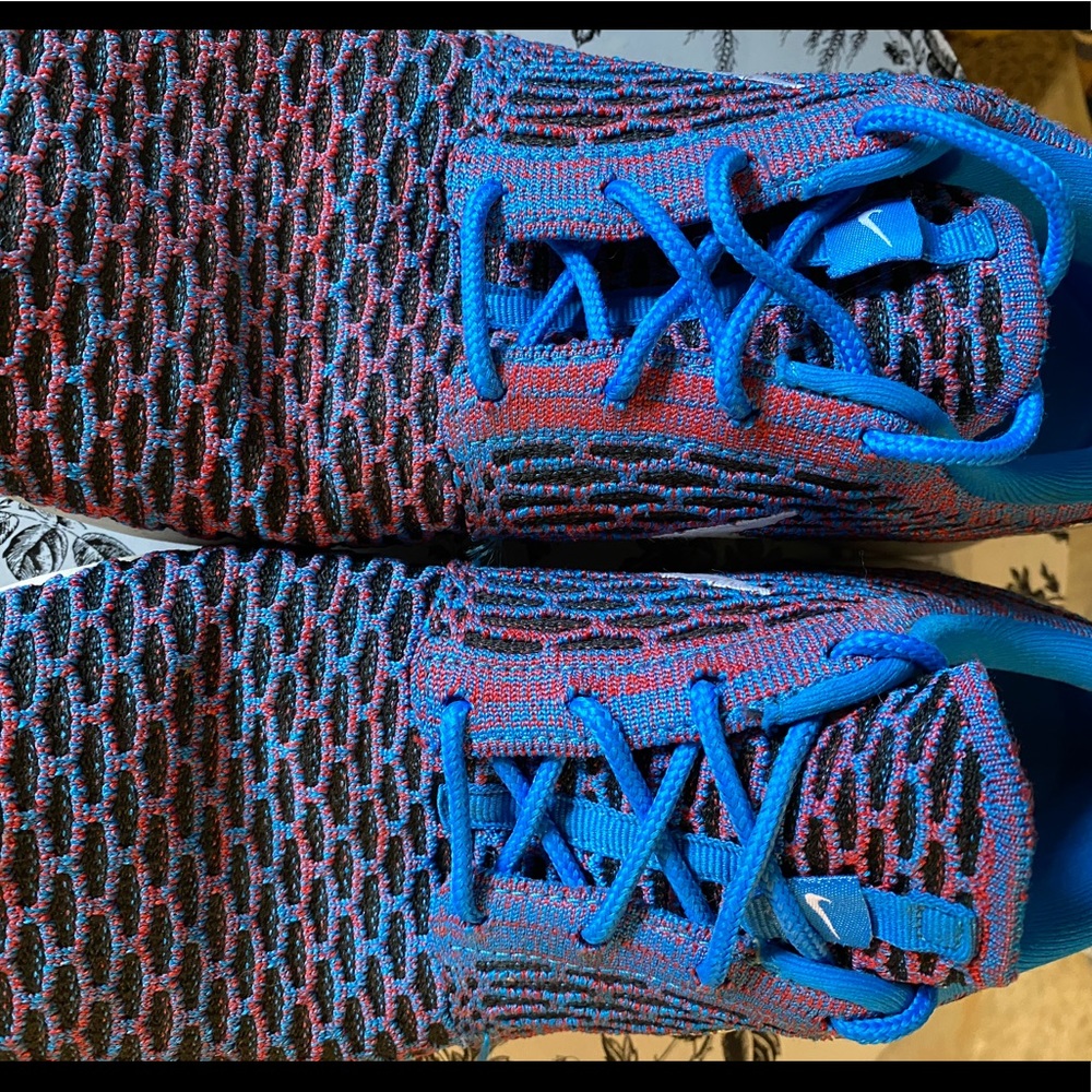 BLUE AND RED NIKE ROSHE